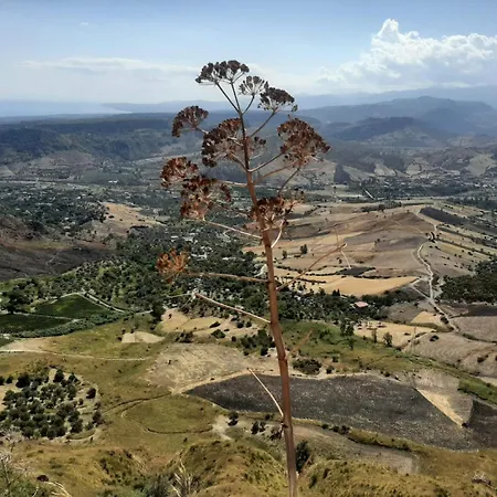 La Luna Nel Pozzo Feriehus Gerace