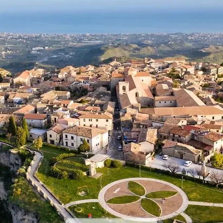 La Luna Nel Pozzo * Gerace